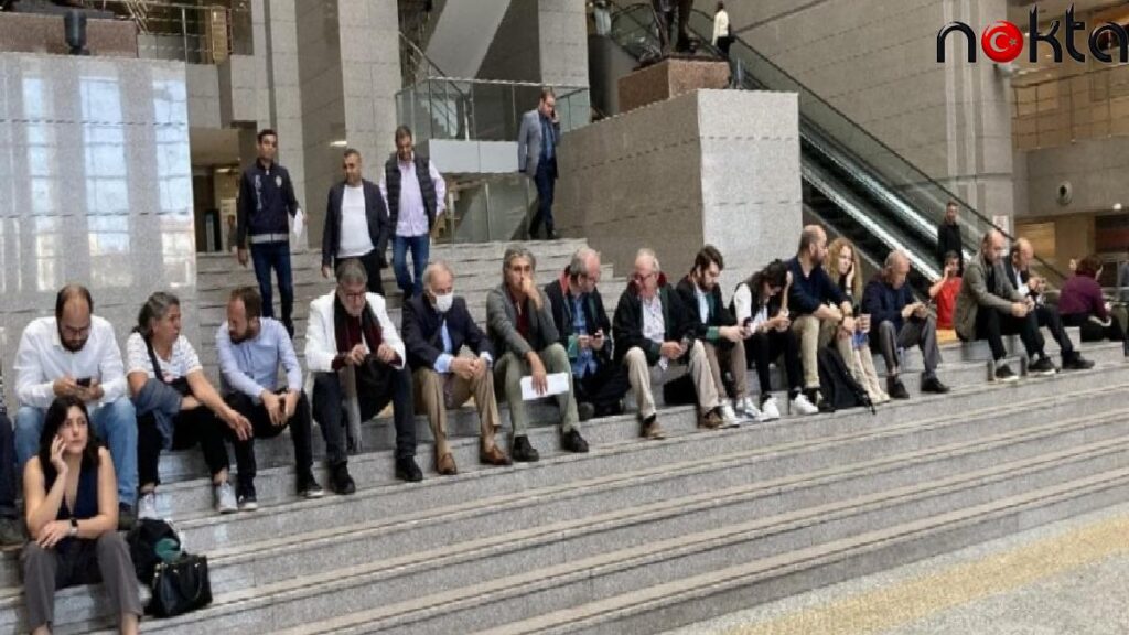 Avukatlar, AYM kararının uygulanması için oturma eylemini sürdürüyor