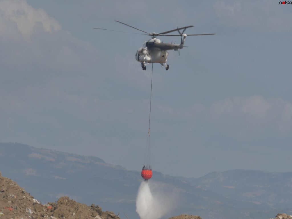Balıkesir’de sazlık yangını havadan ve karadan müdahaleyle söndürüldü