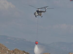 Balıkesir’de sazlık yangını havadan ve karadan müdahaleyle söndürüldü