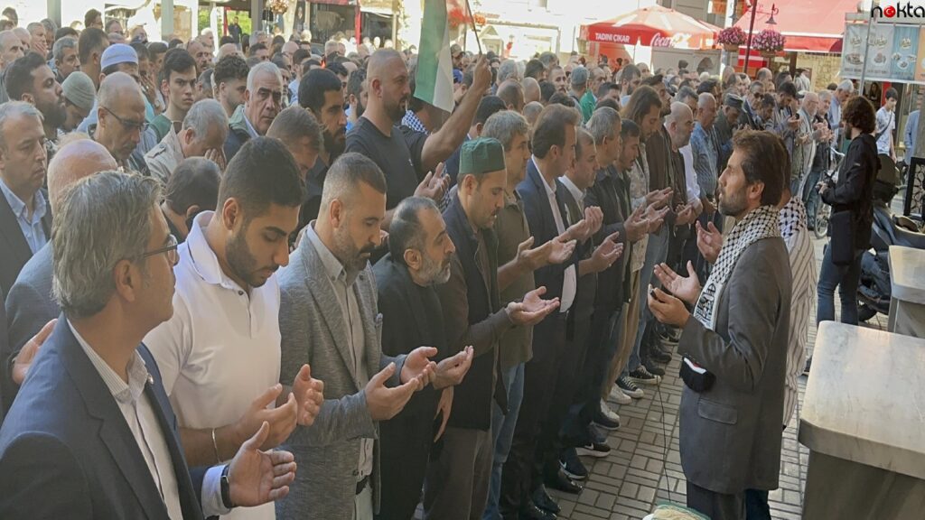 Bursa ve çevre illerde Filistin’de hayatını kaybedenler için gıyabi cenaze namazı kılındı