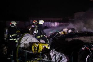 Bursa’da atık malzemelerin toplandığı alanda çıkan yangın söndürüldü