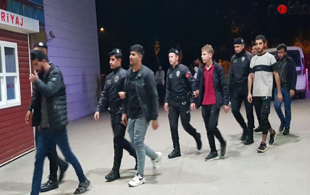 Bursa’da bir binada 50 göçmen yakalandı