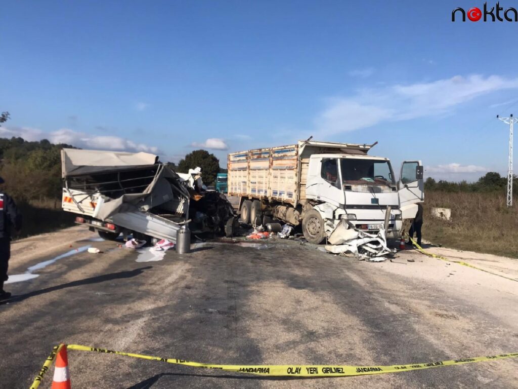 Bursa’da kamyonla çarpışan kamyonetteki 1 kişi öldü, 5 kişi yaralandı