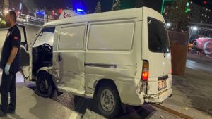 Bursa’da taksiye ardından yayalara çarpan minibüs sürücüsü kaçtı
