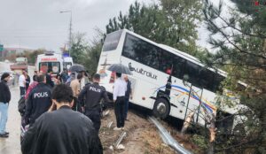 Bursa’da yoldan çıkan otobüsteki 2 yolcu yaralandı