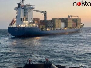 Çanakkale Boğazı girişinde arızalanan gemi Bozcaada açıklarında demirletildi