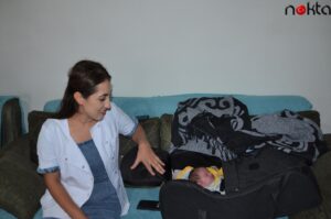 Dağ ilçesinde yaşayan riskli gebe, ebenin müdahalesiyle bebeğini kucağına aldı