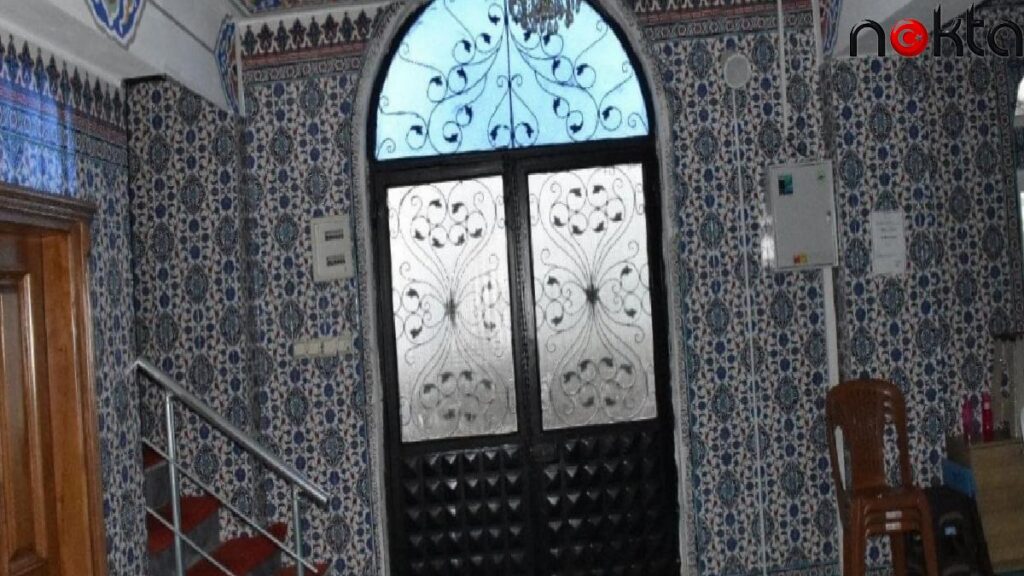 Fıkra üzere ‘cami kapısı’ tartışması: Para cezası yediler