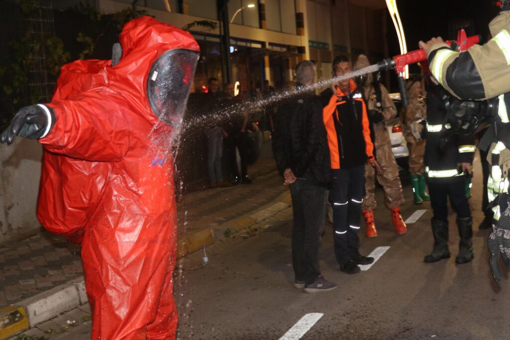 Kocaeli bir dükkanda meydana gelen patlama hasara neden oldu