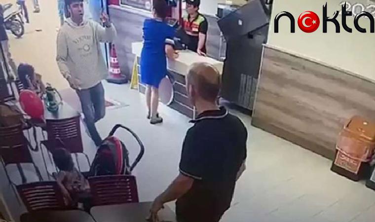 ‘Yemeğinizde bebek kanı var’ deyip çalışanı bıçaklamıştı: Adana’da Burger King şubesine saldırının görüntüleri ortaya çıktı