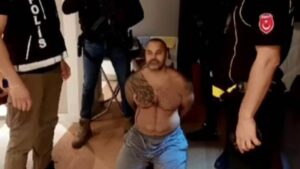 İsmail Saymaz: Kırmızı bültenle aranan Comanchero çetesinin lideri Ayık, Türk vatandaşlığı pazarlamış, vatandaşlık işlerini eski polis takip etmiş