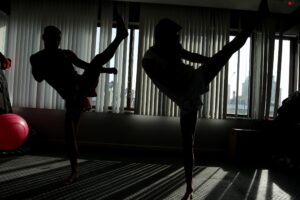 Birbirlerine antrenörlük yapan kick boksçu kardeşler, aynı şampiyonada milli forma giyecek