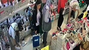 Bursa’da mağazada 300 bin liralık ziynet eşyasının bulunduğu çantayı çalan kişi tutuklandı