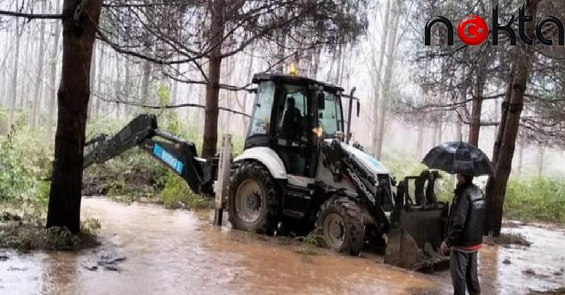 Bursa’da sağanak nedeniyle deniz taştı, sahil bandı su altında kaldı