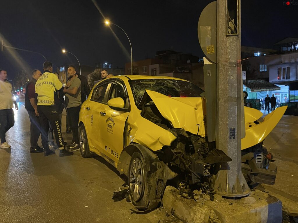 Bursa’da taksi ile motosiklet çarpıştı, 6 kişi yaralandı