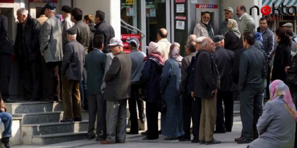 Emekliler isyanda:  Açlık sınırının ve asgari ücretin neredeyse yarısı kadar bir aylıkla geçinmenin imkanı kalmadı