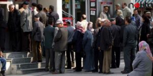 Emekliler isyanda:  Açlık sınırının ve asgari ücretin neredeyse yarısı kadar bir aylıkla geçinmenin imkanı kalmadı