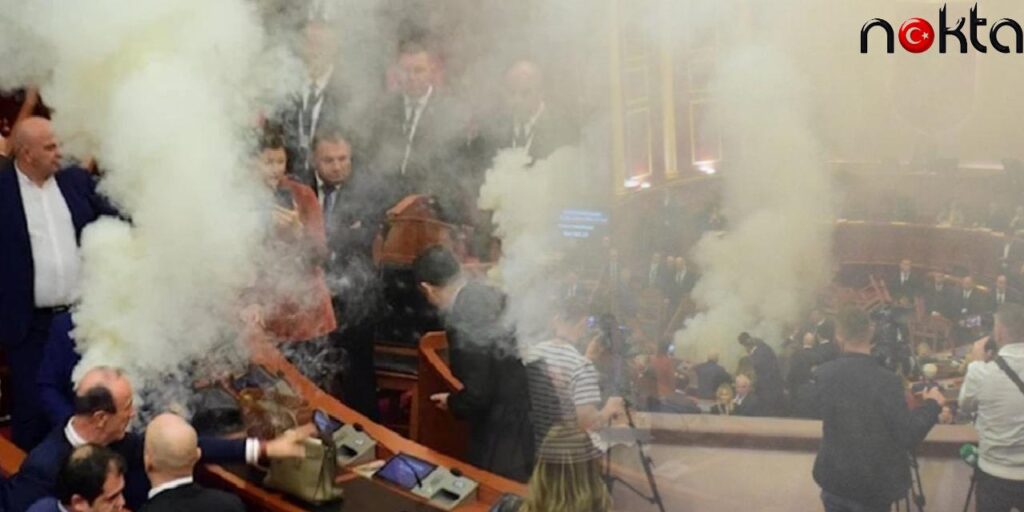 O Ülkede Meclis Karıştı! Sis Bombası Attılar!