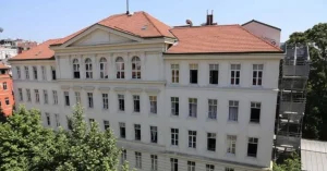 İtalyan okulunda küfürbaz öğretmen skandalı! Pişkin savunma: Dikkat çekmek istemedim