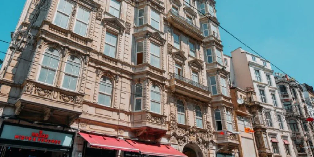 Beyoğlu’nda Ünlü Paşa’nın Binası İcradan Satılıyor, İstenen Rakam Dudak Uçuklattı