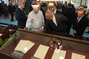 Diyanet açtığı sergi için 1 milyon 400 bin lira harcadı. Tasarruf Genelgesi yine lafta kaldı