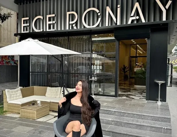 Ece Ronay’a büyük şok! Güzellik merkezine haciz geldi!