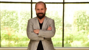 Ferrarili reklamcı özel haber yapacak! ‘10 parmağında 10 marifet…’