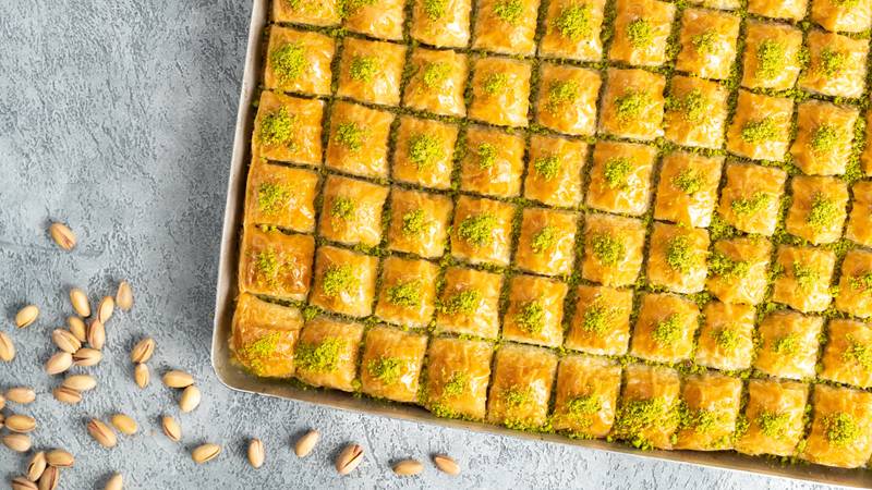 Üsküdar Belediyesi’nin 1 milyon 451 bin liralık tatlı ve börek ihalesi AKP’li isme gitti