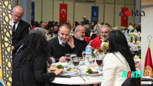 Alinur Aktaş, beslediği görevlilerle bir araya geldi