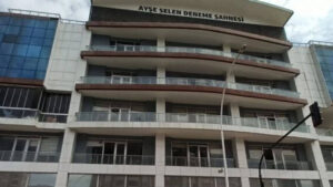 Nilüfer Belediyesinin temizlik işçisi mührü sökülen asansörün boşluğuna düştü