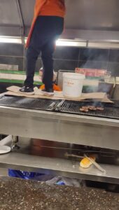 Köfteci Yusuf şubesinde yine tepki çeken görüntü!