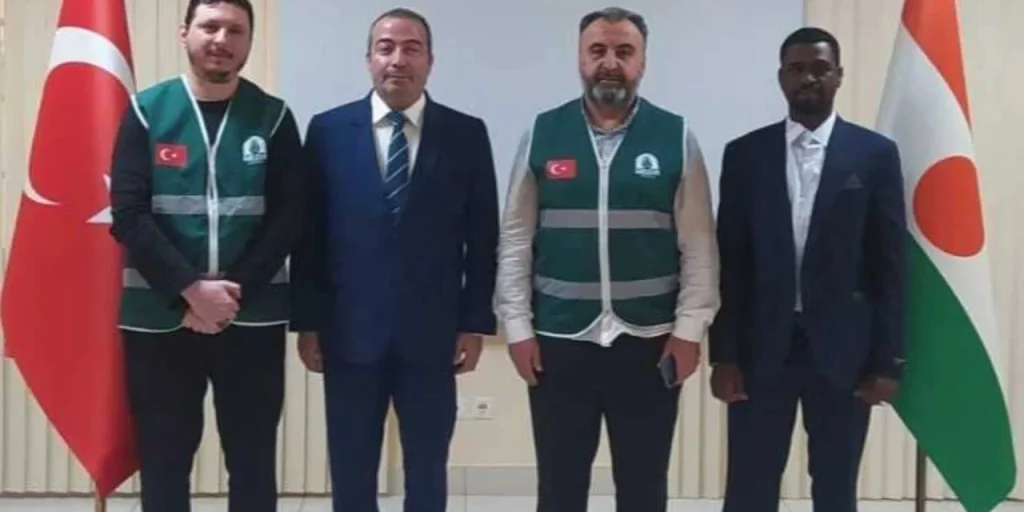 Büyükelçi Menzil’i Makamında Ağırlamış!