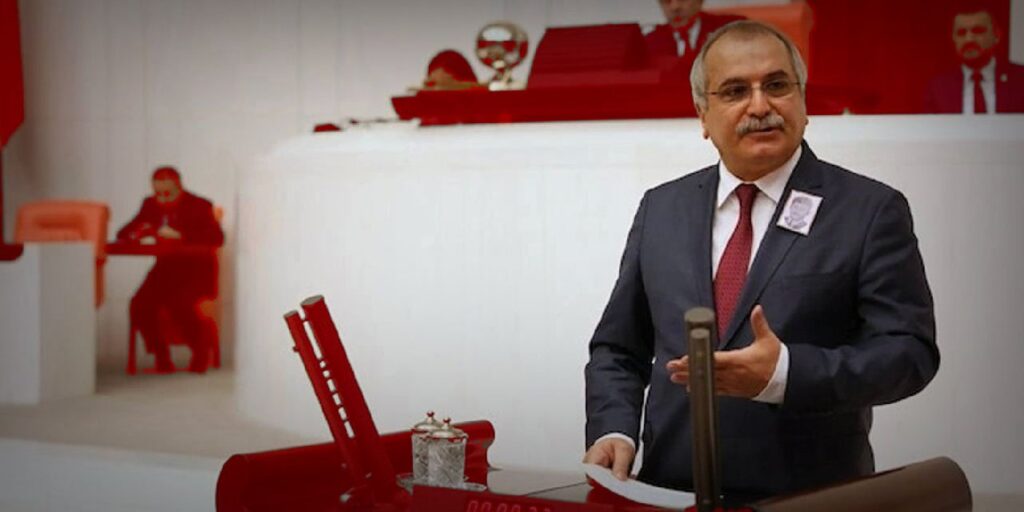 İyi Partili Eski Vekil ve Medya Patronu, Ofisinde Kardeşi Tarafından Bıçaklandı: Durumu Ağır