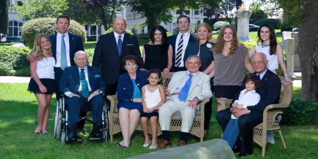 Koç Ailesine Evlatlık Gelmişti: Bir Haftada Kazandığı Para ile Teyzesini Geride Bıraktı!