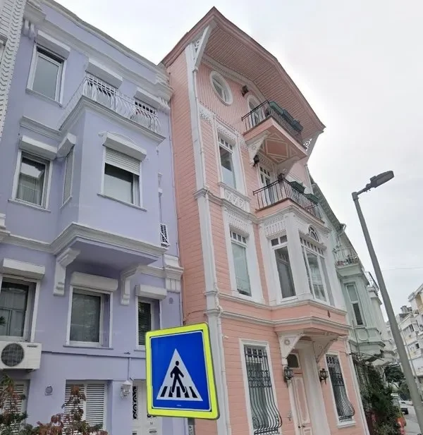 “Evi gece kulübüne çevirdi!” Ünlü iş adamının partileri başına iş açtı! Yüksek ses davası…