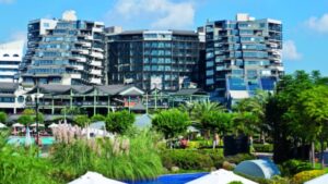 Antalya Limak Lara Hotel’den skandal davranış! Türk olduğu için Türkiye’de ‘milliyet farkı’ ücreti ödedi