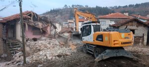 Osmangazi’de metruk bina yıkımları hız kazandı