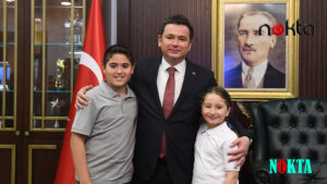 Başkan Erkan Aydın koltuğunu çocuklara bıraktı