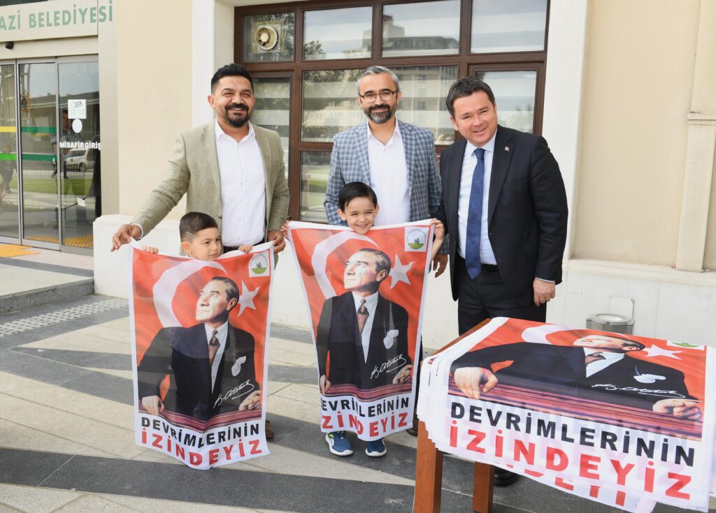 Osmangazi, Ata posterleri ile donatılıyor