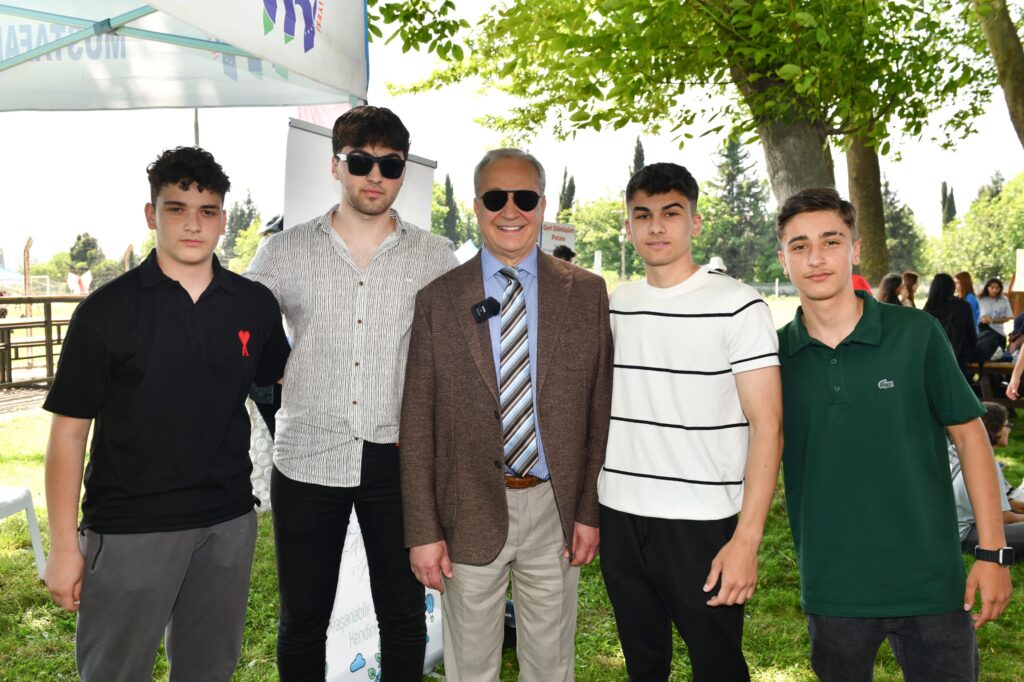 Başkan Şükrü Erdem Gençlik Şöleninde Gençler İle Bir Arada