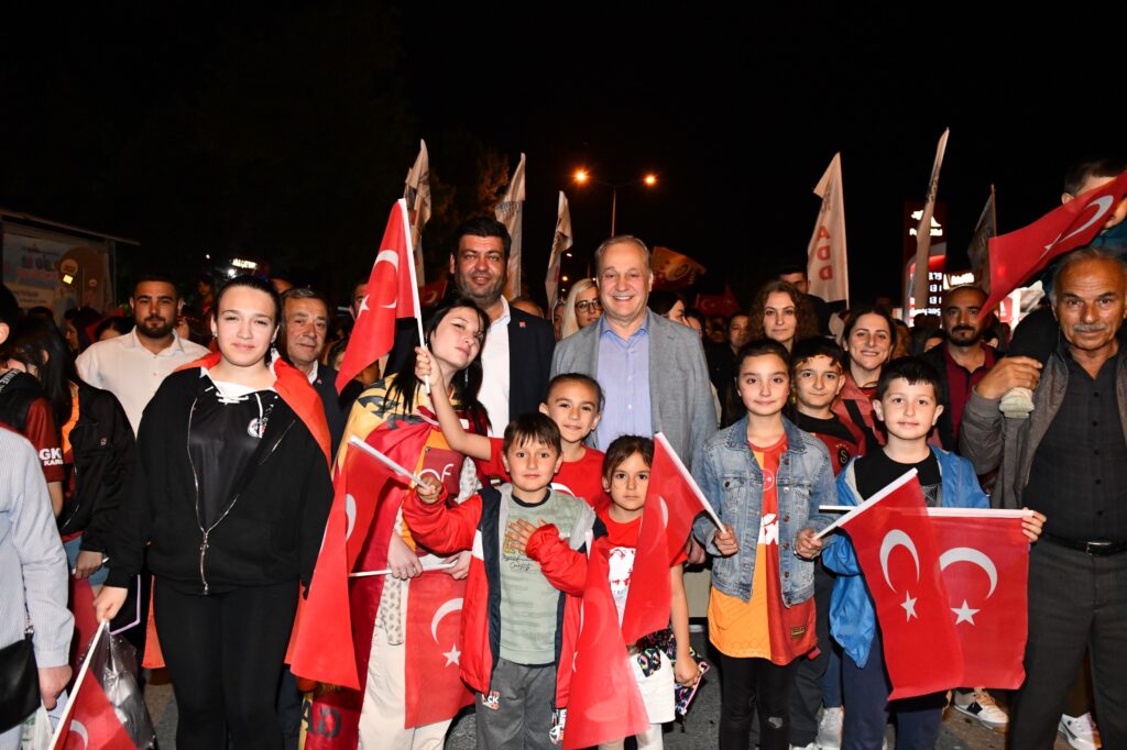 Cumhuriyet Gençleri Mustafakemalpaşa’yı Aydınlattı!