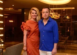Cemiyet dünyasının ünlü isimlerinden Hande Sezer Pekcan ile Levent Pekcan’ın evlilikleri sallantıda