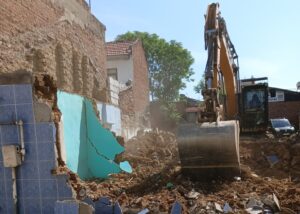 Osmangazi’de metruk bina mesaisi