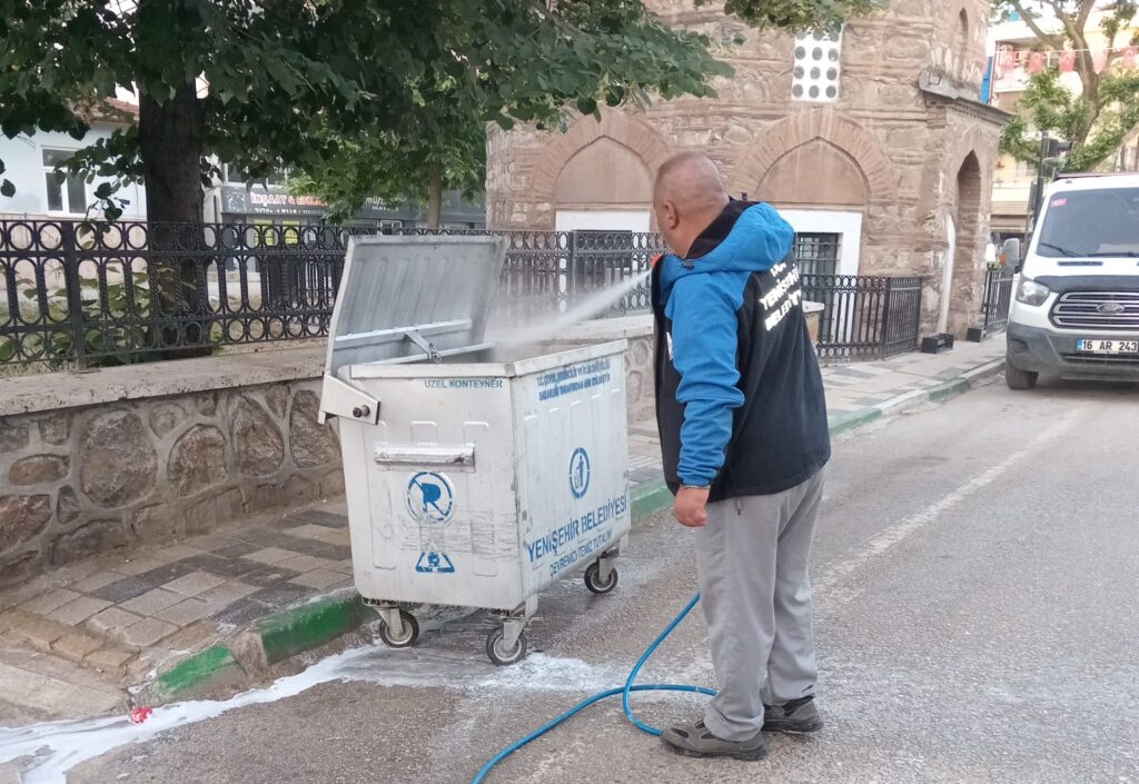 Yenişehir’de temizlik mesaisi