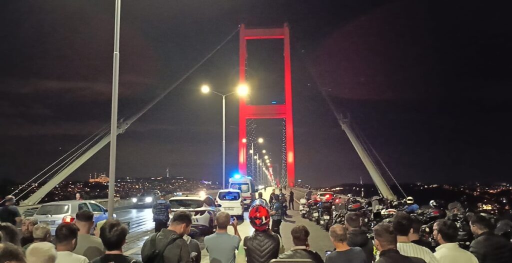 15 Temmuz Şehitler Köprüsü bir süre trafiğe kapatıldı