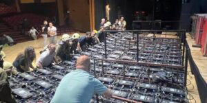 Mezuniyet töreninde sahneye LED ekran düştü: 3’ü öğrenci 6 yaralı