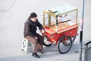 4 milyon emekli çalışmaya devam ediyor