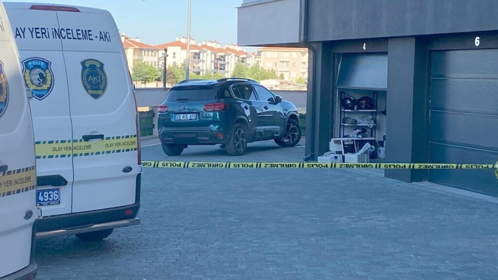 Aile faciası: Eşini ve üvey kızını öldürüp intihar etti