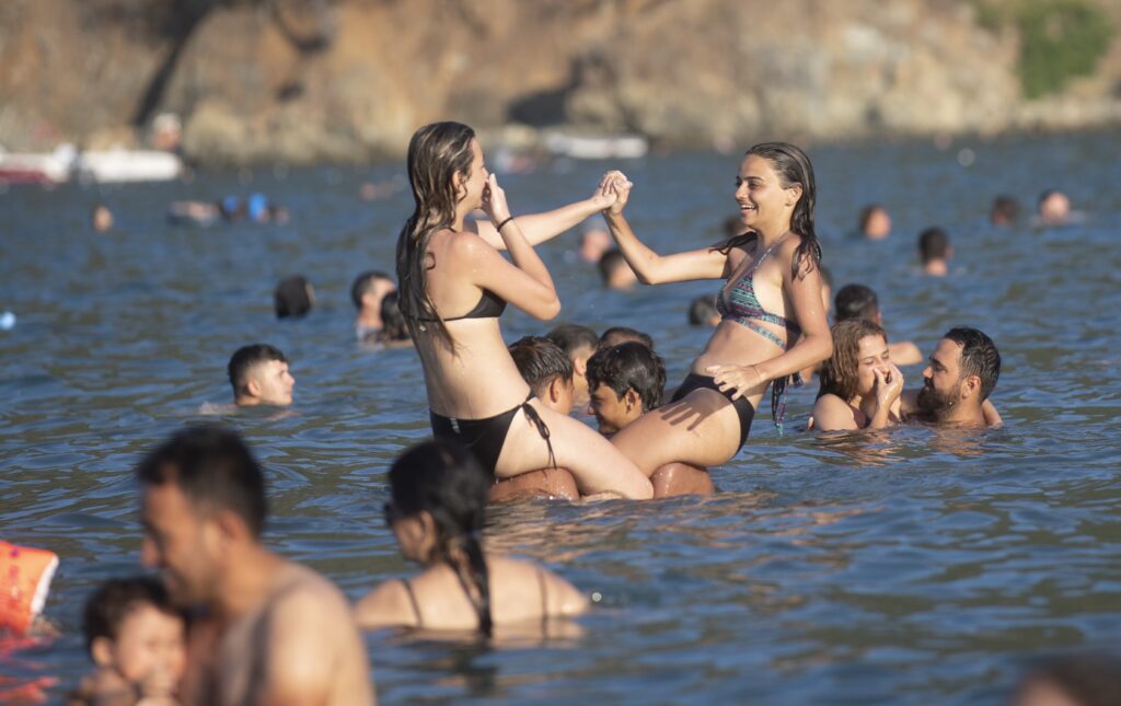 Antalya Havalimanı’nda arife rekoru: Dakikada 1 uçak