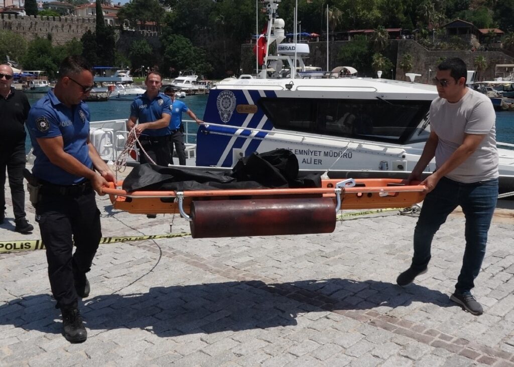 Antalya’da denizde ceset bulundu… Başı, kolları, bacakları yok